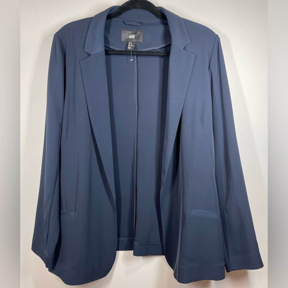 NWOT H&M Women’s Navy Blue‎ Long Sleeve Blazer Size 14